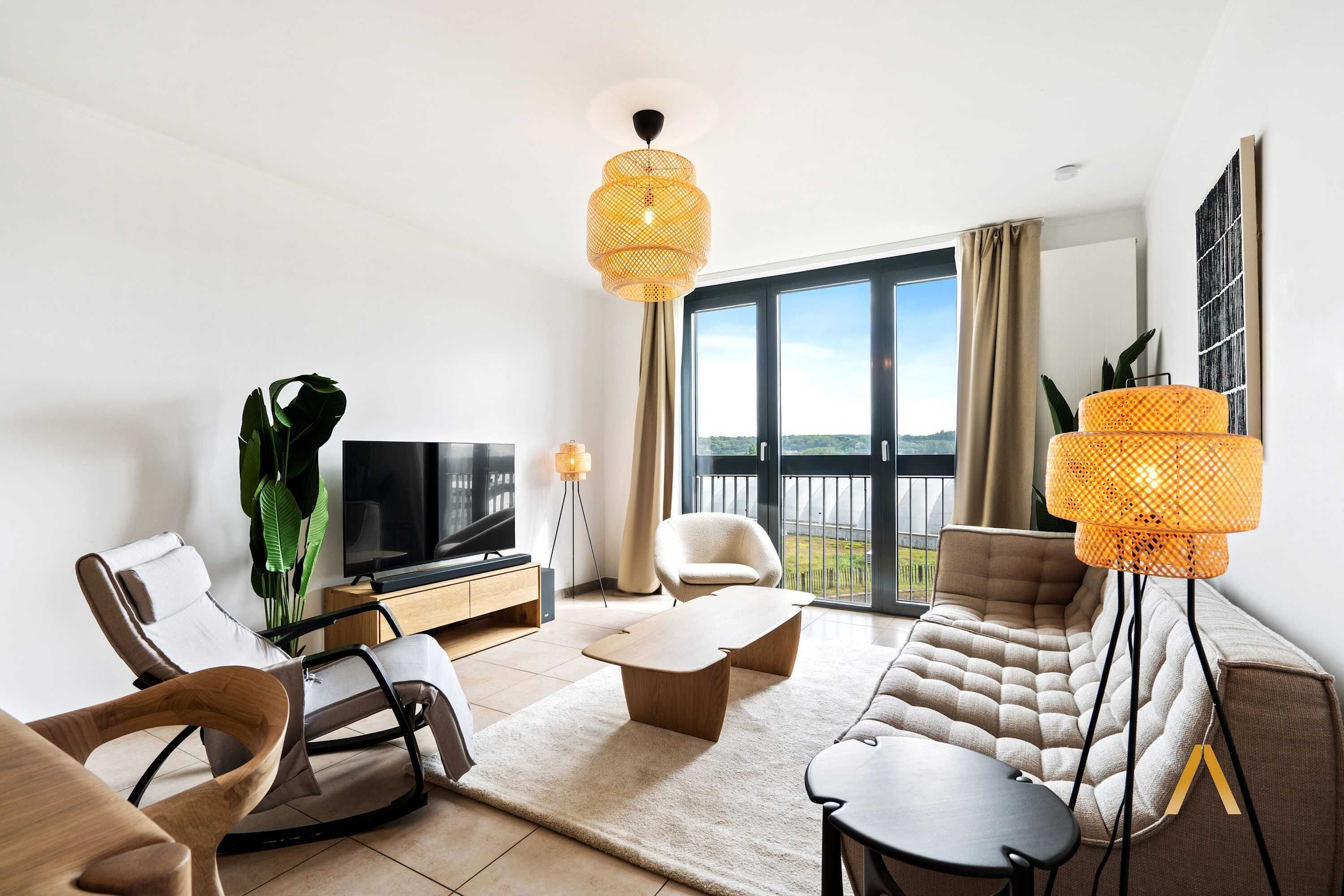 Televisión y oficina 