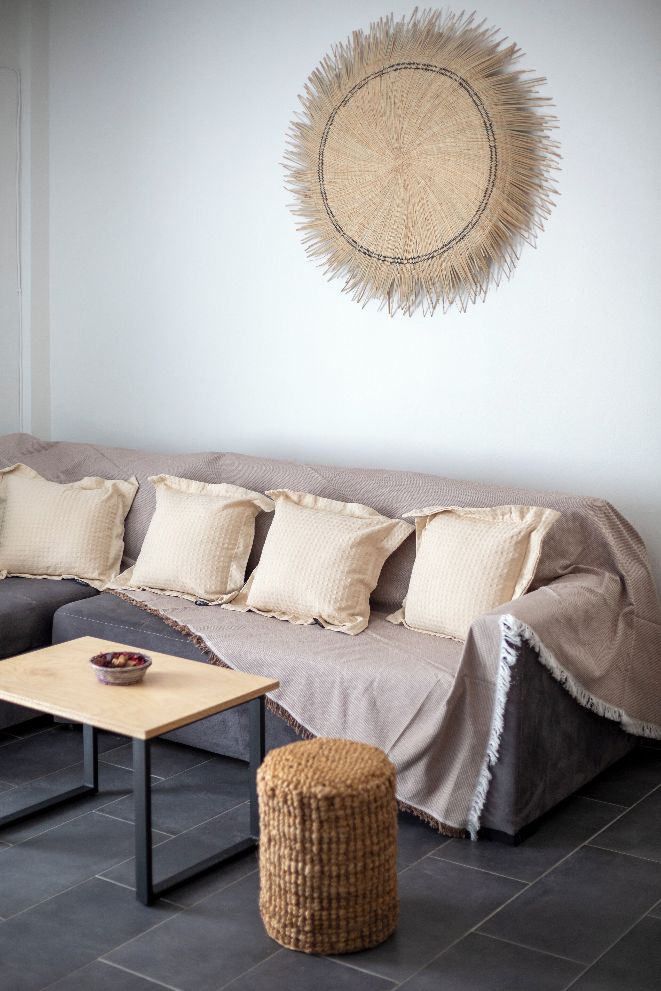 Apartamento clásico, 2 habitaciones, no fumadores, balcón | Zona de estar | Smart TV de 40 pulgadas con canales por cable, libros