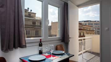 Loft standard, 1 cama Queen, para não fumantes | Sala de jantar