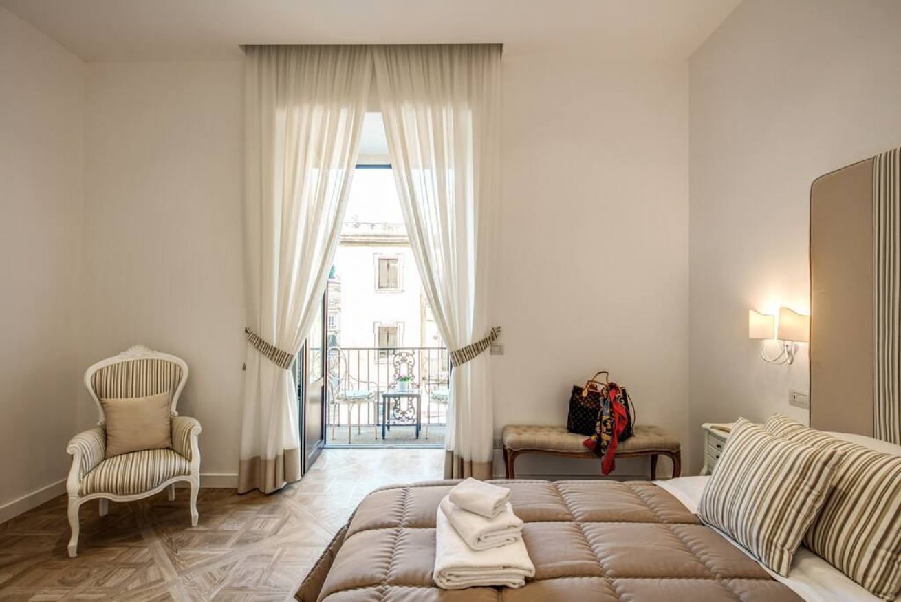 1 Schlafzimmer, Zimmersafe, Schreibtisch, Bügeleisen/Bügelbrett