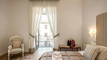 1 Schlafzimmer, Zimmersafe, Schreibtisch, Bügeleisen/Bügelbrett