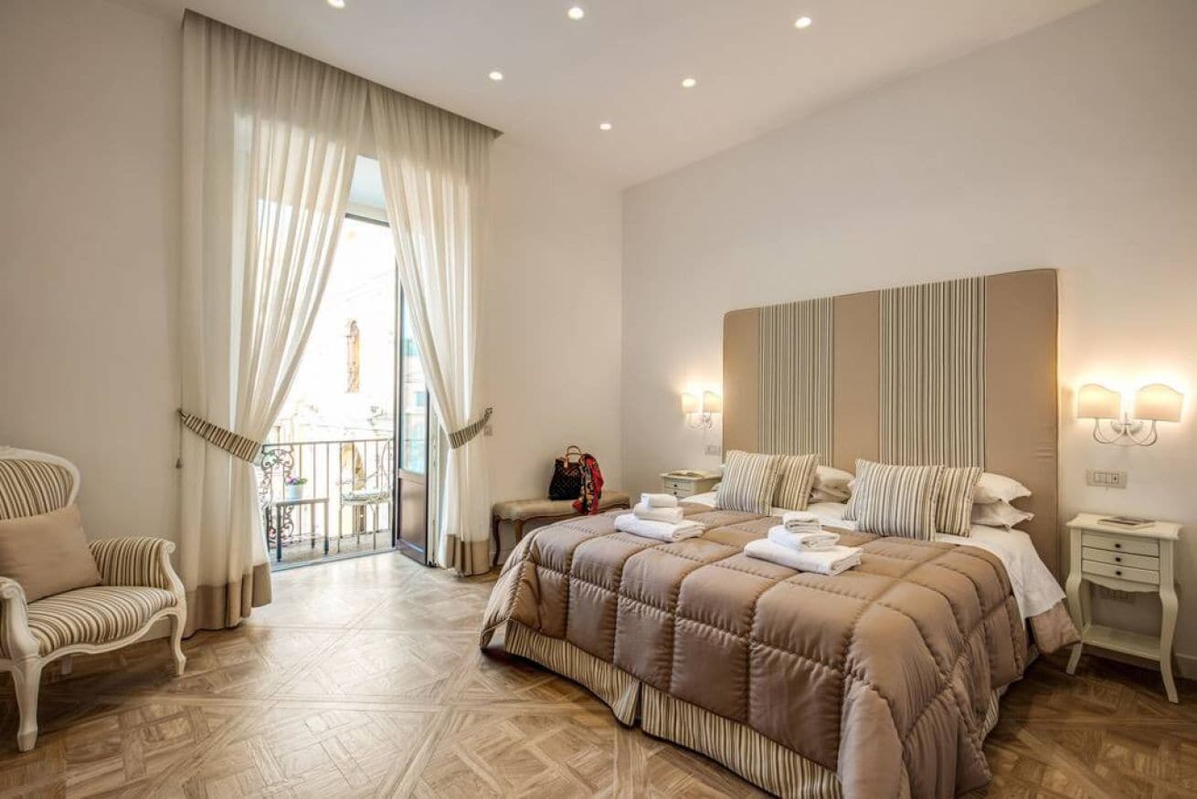 1 chambre, coffres-forts dans les chambres, bureau
