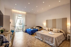 1 bedroom, in-room safe, desk, free WiFi - Sorrento Square Suites – Capri Suite with Balcony Overlooking Piazza Tasso (Sorrento)