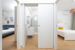 2 bedrooms, iron/ironing board, travel cot, free WiFi - Residenza Madonna – Style, Sea & Private Parking in Meta’s Heart 🚗🌊 (Meta)