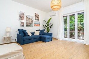 Smart TV - Residenza Madonna – Style, Sea & Private Parking in Meta’s Heart 🚗🌊 (Meta)