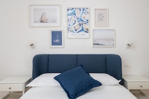 3 bedrooms, iron/ironing board, travel cot, free WiFi - Residenza Madonna – Style, Sea & Private Parking in Meta’s Heart 🚗🌊 (Meta)