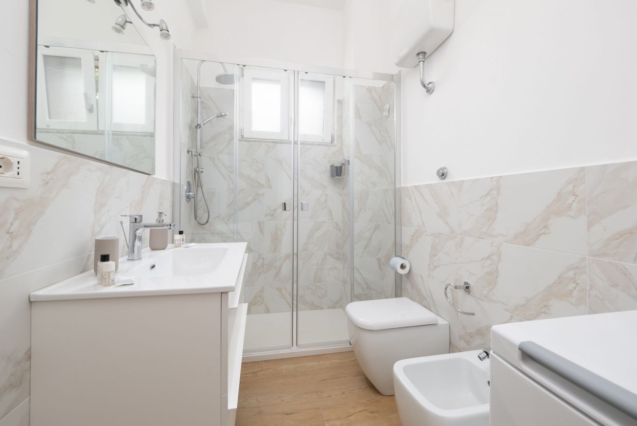 Doccia, asciugacapelli, bidet, asciugamani