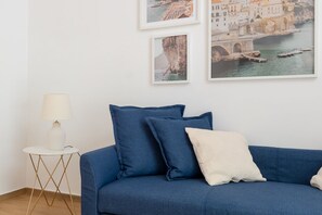 Smart TV - Residenza Madonna – Style, Sea & Private Parking in Meta’s Heart 🚗🌊 (Meta)