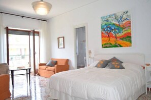 4 chambres, fer et planche à repasser, lit parapluie, Wi-Fi gratuit