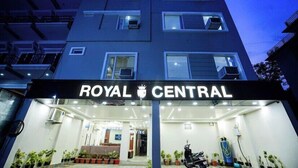 A building with a sign reading "ROYAL CENTRAL". - Hotel Royal Central Haridwar (Haridwar)