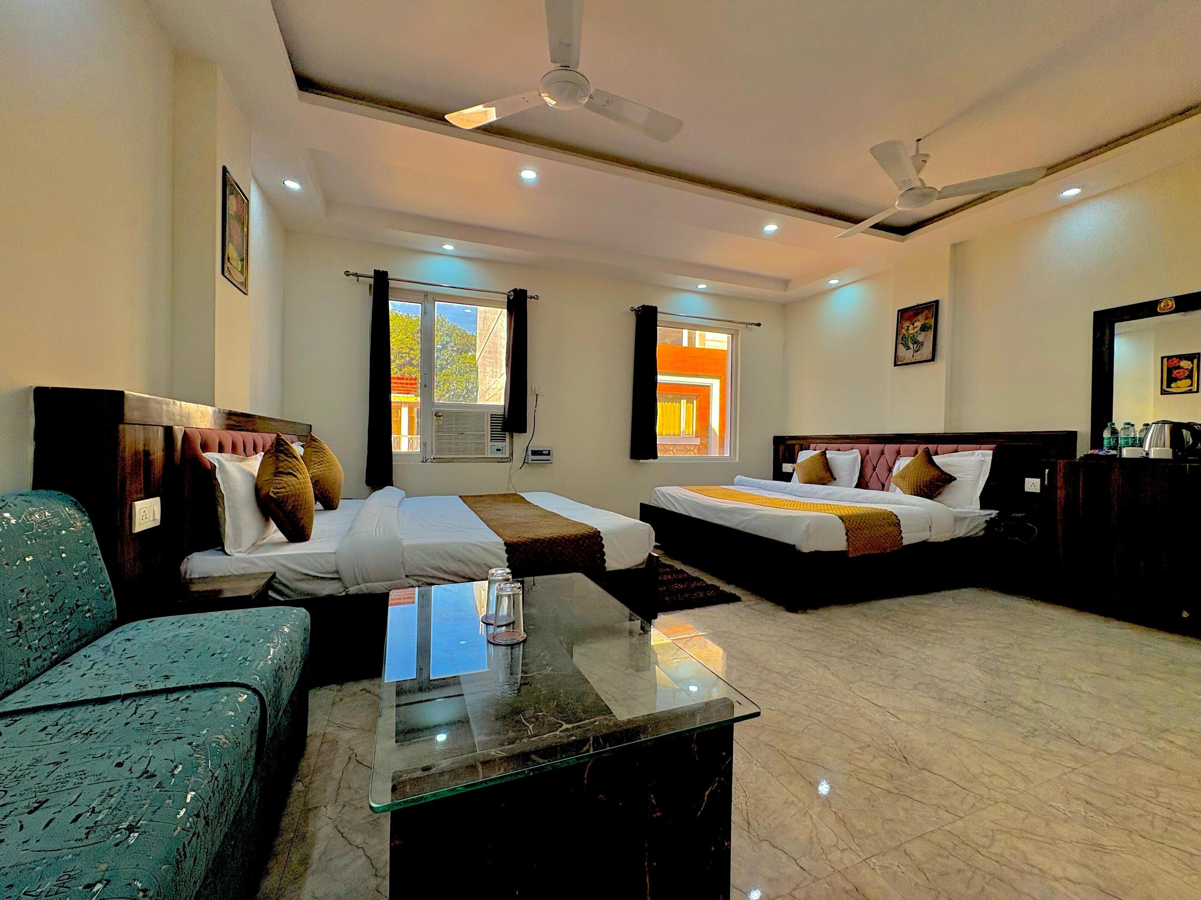 Habitació quàdruple familiar, vistes a la ciutat | Wifi gratuïta 