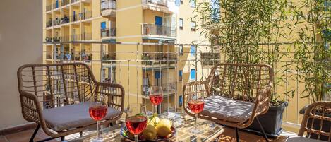 屋外ダイニングエリア