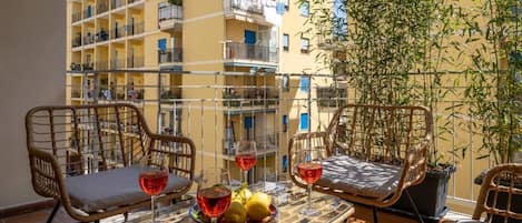 屋外ダイニングエリア