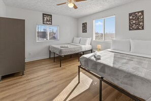 3 habitaciones, tabla de planchar con plancha, wifi y ropa de cama 