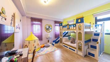 5 bedrooms, desk, laptop workspace, free WiFi