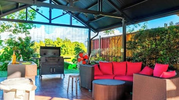Villa Deluxe, balcón, vistas al jardín | Servicio de la habitación