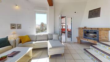 Smart TV, fireplace, ping pong