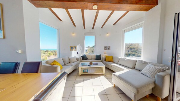 Smart TV, fireplace, ping pong - Villa León: 12 Guests, Wifi, Private Pool and Views (Denia)