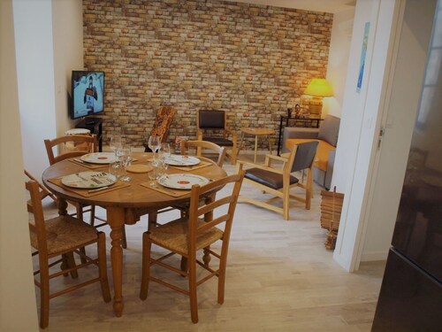 "La Côte de l'Or", fully-equipped gîte for 4 to 6 people; plus swimming pool, whirlpool...