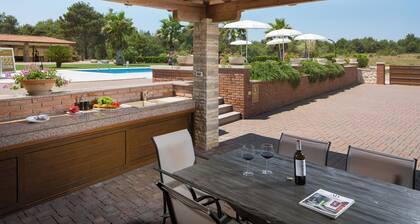 Malibu Grand Royale – Luxury Group Villa