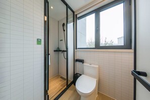 Basic Single Room | Bathroom