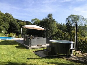A backyard with a hot tub, a pool, outdoor furniture, and a pergola. - Villa in Tanvald Near Ski Slopes (Tanvald)
