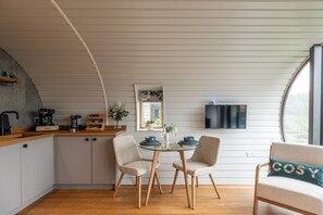 Dining room - Unique 1 BD Eco-Retreat in Old Chalford (Chipping Norton)