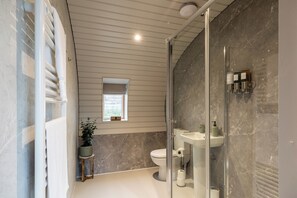 Bathroom - Unique 1 BD Eco-Retreat in Old Chalford (Chipping Norton)