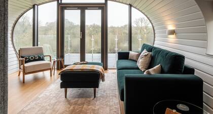 Unique 1 BD Eco-Retreat in Old Chalford