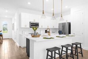 Réfrigérateur, micro-ondes, four, plaque de cuisson