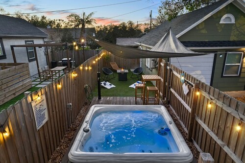 Enjoy being minutes from Central Ave’s local gems, vibrant downtown spots and the beach!