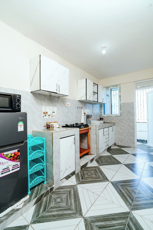 Fridge, microwave, stovetop, electric kettle