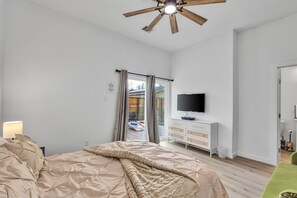3 habitaciones, escritorio, tabla de planchar con plancha y wifi gratis 