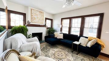 TV, fireplace