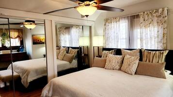 3 bedrooms, desk, iron/ironing board, travel crib