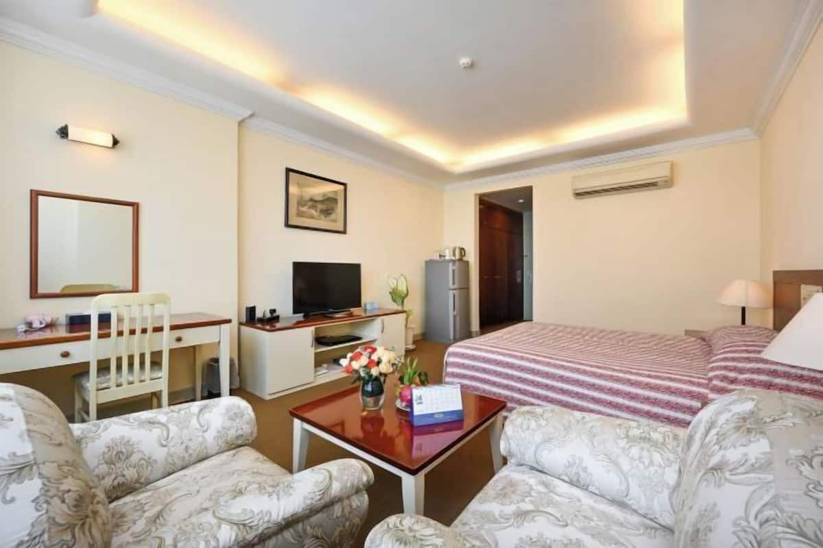 1 bedroom, in-room safe, desk, laptop workspace