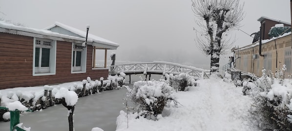 Terrace/patio - Queens Lake House (Srinagar)