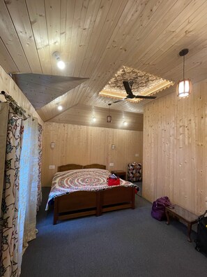 Deluxe Double Room, Mountain View | Bathroom | Rainfall showerhead, free toiletries, hair dryer, slippers - Queens Lake House (Srinagar)