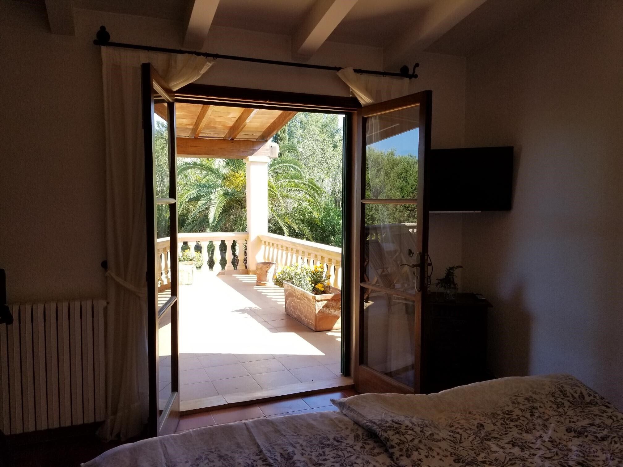 3 chambres, bureau, fer et planche à repasser, lit parapluie