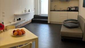 Comfort Apartment, Courtyard View | Living area - Dimore Museum Sole & Mare (Polignano a Mare)