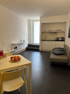 Comfort Apartment, Courtyard View | Living area - Dimore Museum Sole & Mare (Polignano a Mare)