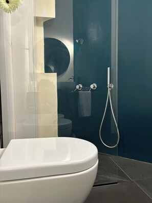 Comfort-Apartment, Blick auf den Innenhof | Badezimmer