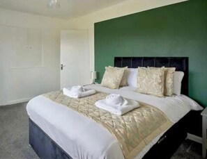 Casa | 3 habitaciones, tabla de planchar con plancha y wifi gratis 