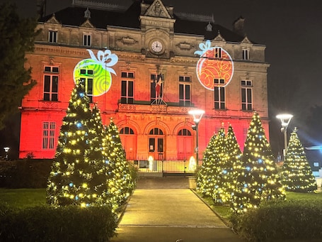 Exterior. Close to Paris and Disney, Self-contained apartment
