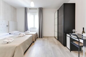 Triple Room | In-room safe, desk, soundproofing, free WiFi - Hotel La Perla (Rimini)