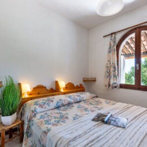 5 bedrooms, WiFi, bed sheets