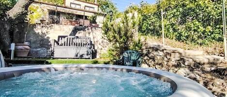 Bain à remous extérieur