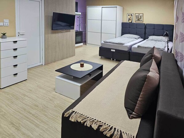 1 chambre, fer et planche à repasser, Wi-Fi, literie fournie