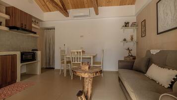 Traditional Apartment, 2 Bedrooms, Mountain View | Private kitchen