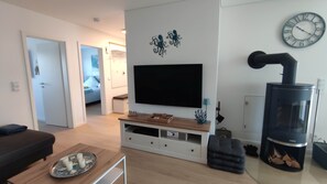 TV, fireplace, stereo